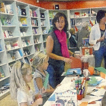 ‘Workshop in Boekhuis’; Knutselactiviteit voor kinderen t.g.v. de officiële opening van Boekhuis Aalsmeer | Artikel verschenen in de Nieuwe Meerbode - 3 september 2009